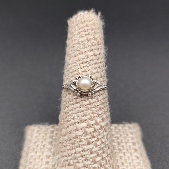 Jewelry - Size 6.75 Sterling Silver Genuine White Pearl Band Ring A6457
